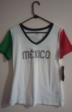 México Graphic V-Neck T-Shirt