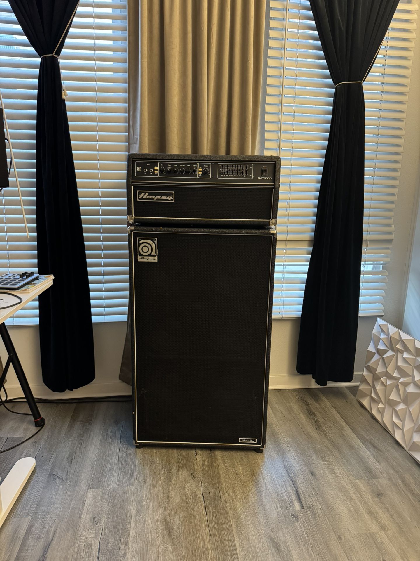 Ampeg SVT1000 Bass Amplifier And 6x10 Cabinet