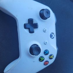XBOX ONE  WIRELESS REMOTE CONTROLLER 