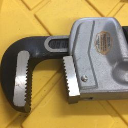 24” Ridged Pipe Wrench Brand New