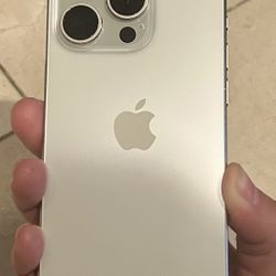 Apple iPhone 15 Pro - Natural Titanium - 128GB
