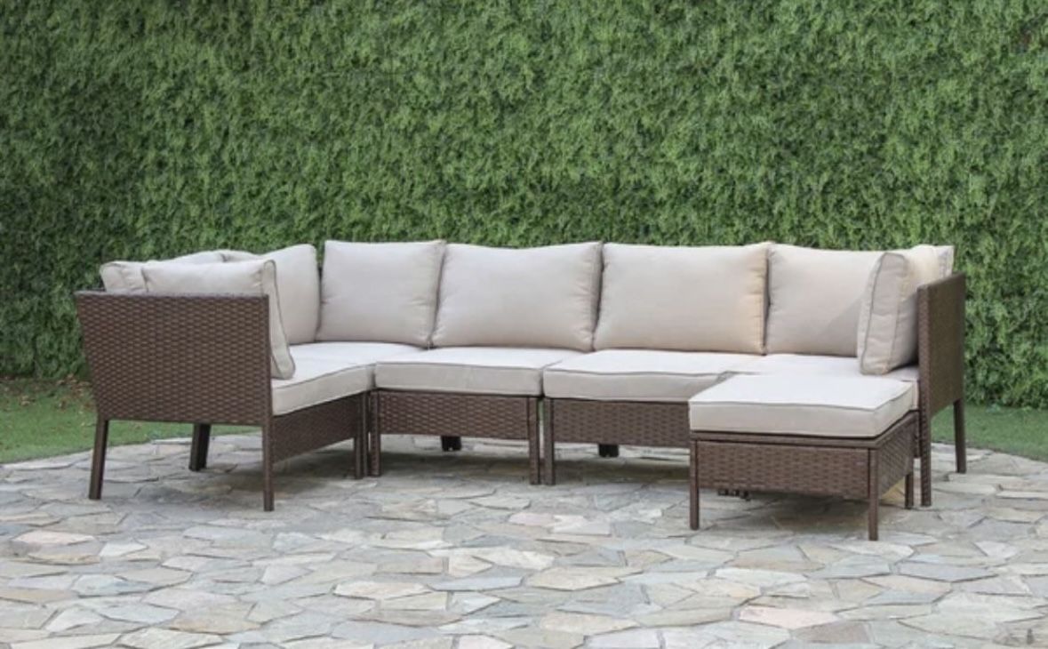 Outdoor Wicker 6 Piece Sectional Set with Cushions | Durable and Stylish | $700 OBO | Everett, WA
