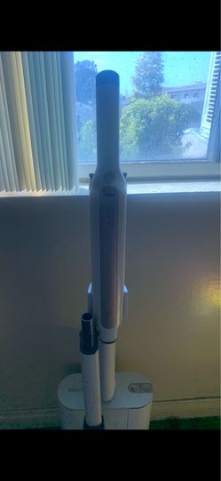Shark Cordless Vacuum – Works Good, Broken Clip. Make a offer