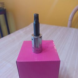 SNAP-ON   1/2 DRIVE  10MM  SPLINE  LONG BIT DRIVER SOCKET