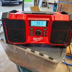 Milwaukee m18 job site radio