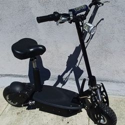Electric Scooter Super Turbo 800 Elite With Seat, 2 Keys, Charger  And Motion Alarm With Remote.  