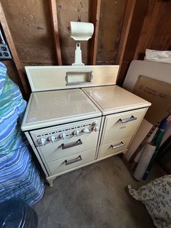 Very cool old stove it’s gas