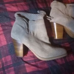 Crown Vintage Boots (Women Size 9)