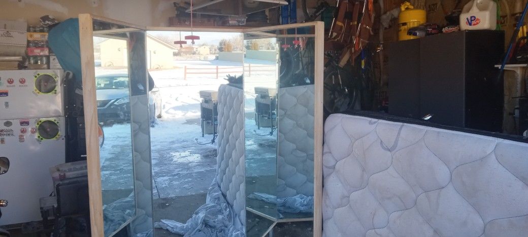 3 Sided Mirror