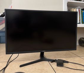 SAMSUNG 32" UJ59 Series 4K UHD / like new!