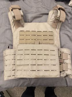Brand new plate carrier never worn