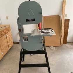 Delta 12in Band Saw With Accessories 