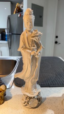 20th Century Blanc de Chine Guanyin Porcelain Figurine