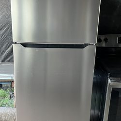 30 W” 66H” Insignia Fridge:todo Le Funciona Perfecto 