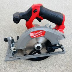 Milwaukee 12V FUEL 5-3/8 in. Cordless Circular Saw (TOOL ONLY/SOLO LA HERRAMIENTA)