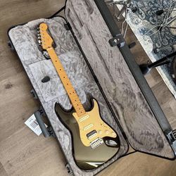 Fender American Ultra Stratocaster HSS Maple Fingerboard Electric Guitar Texas Tea