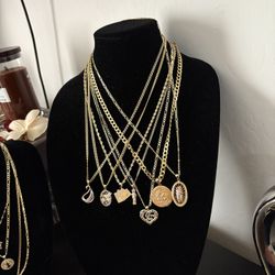 Vendo oro de 14 kilates, 100% garantizado en pagos. I sell 14 karat gold, 100% guaranteed payments.