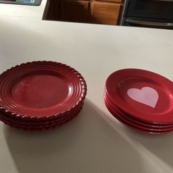 EIGHT BEAUTIFUL VALENTINE PLATES FOR ONE PRICE