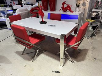 5 pcs dining set FLOOR SAMPLE