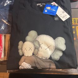 Kaws X Uniqlo Shirt Size XXL Brand New 