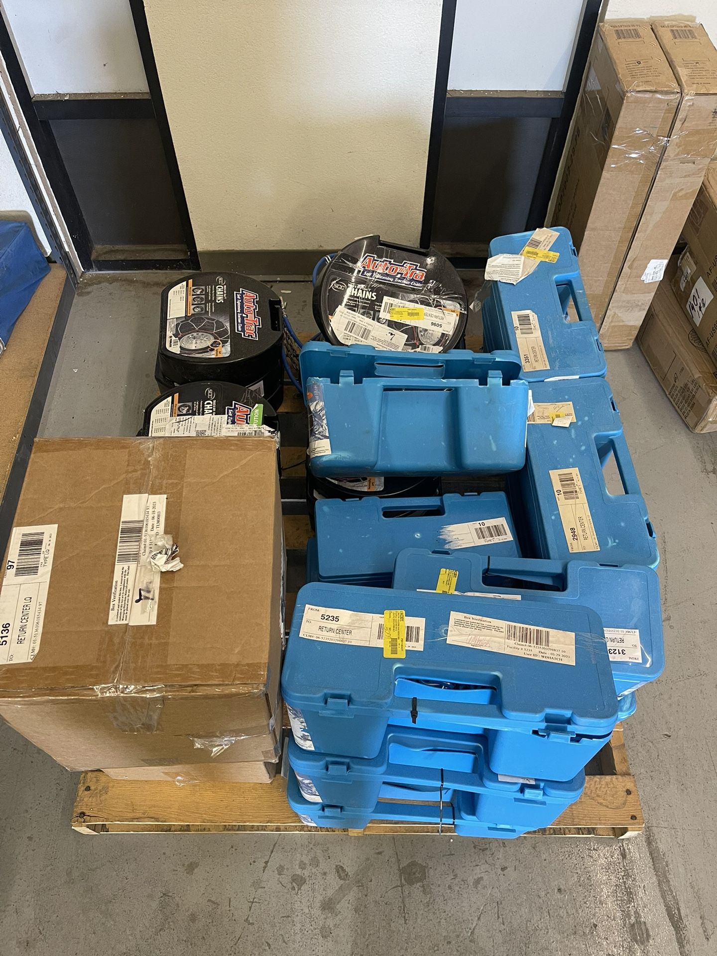 Pallet of tire chains