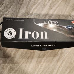 Beauty & Pin-Ups Iron with 2 Foil Pods Packs
