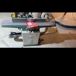 Grizzly 6" jointer with spiral cutter head