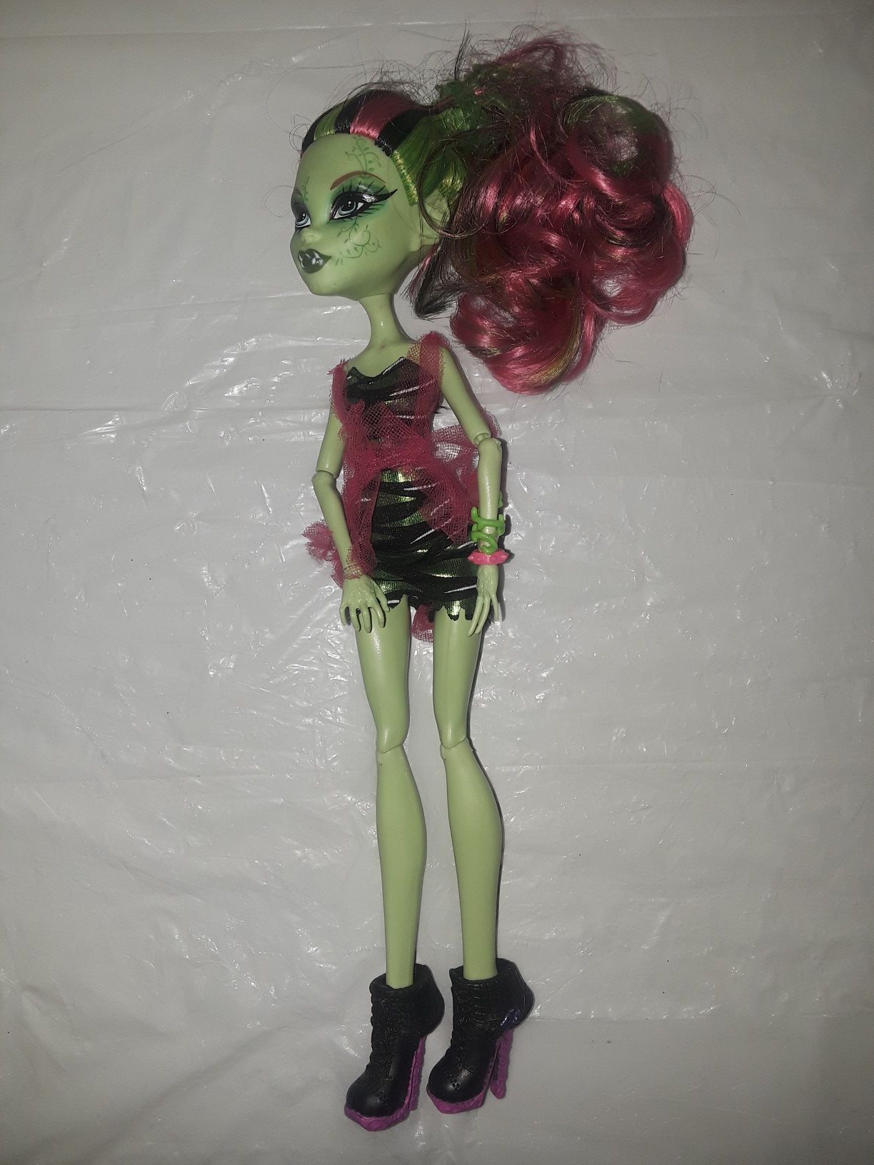 Monster High Venus McFlytrap Zombie Shake Doll Neon Rare Green Girl