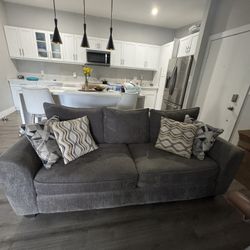 Sofá With 4 Pillows 