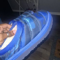 Ugg big boys slippers Size 4 