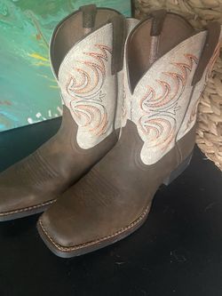 ARIAT SIZE 6 western boots
