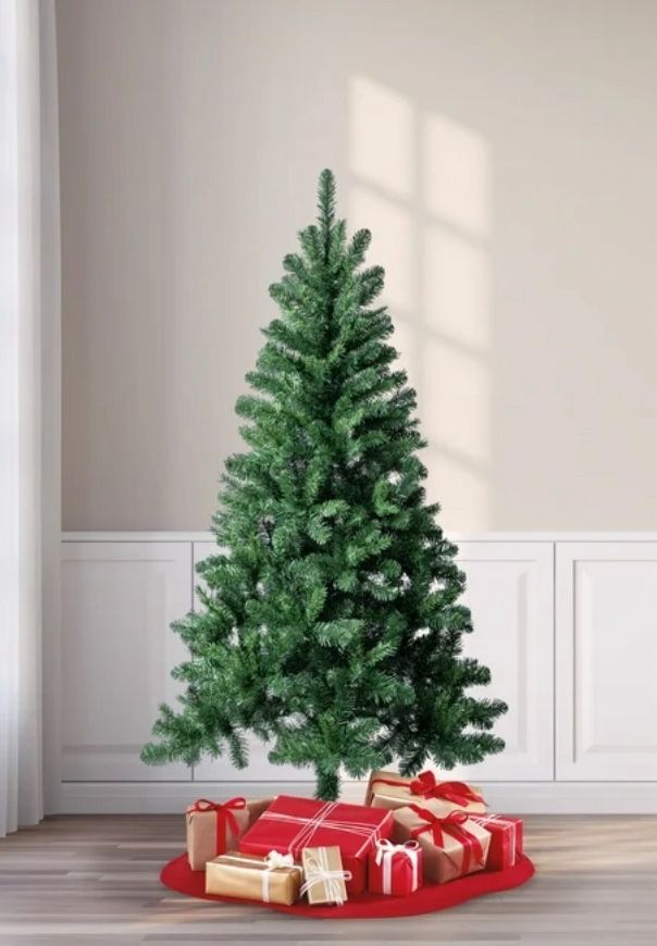 6.5 foot Artificial Christmas tree unlit