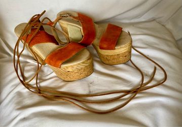 FREE PEOPLE CORK 4.5” PLATFORMS!