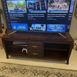 Excellent condition tv table with drawers