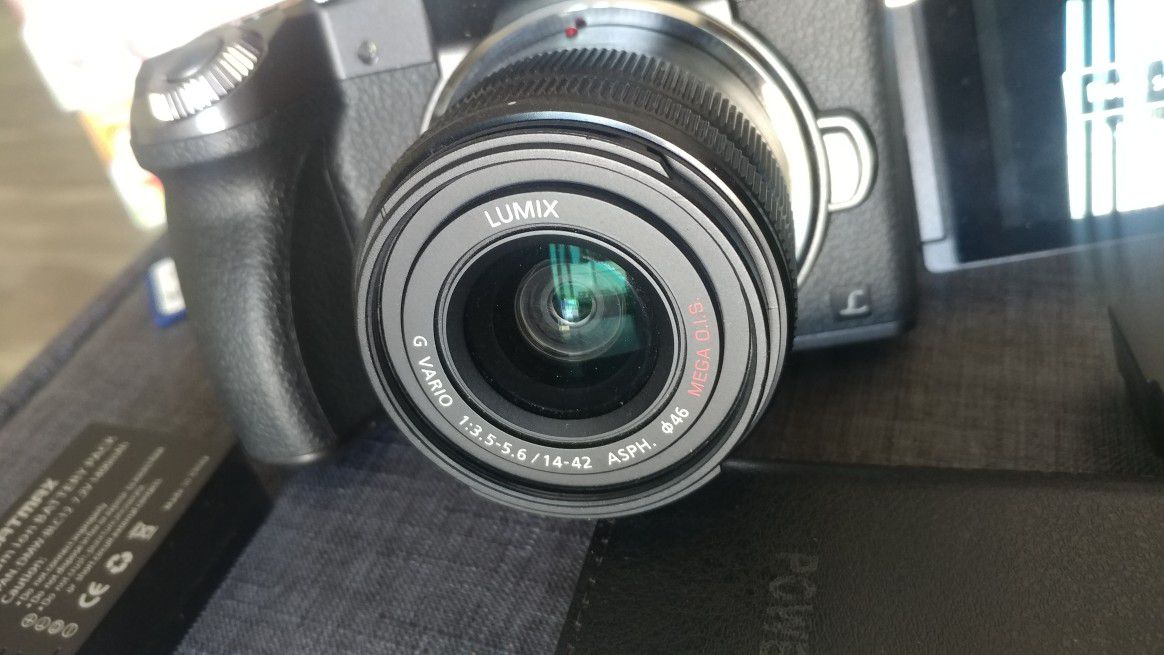 Panasonic Lumix G7 DMC-G7. 4k DSLR Mirrorless Micro Four Thirds Digital Camera with 14-42mm Lens and Accessory Kit