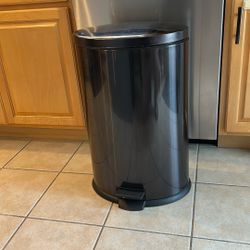 10.5 Gallon Trash Can, Oval Kitchen Step Trash Can