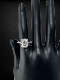 Engagement diamond ring in 14k white gold