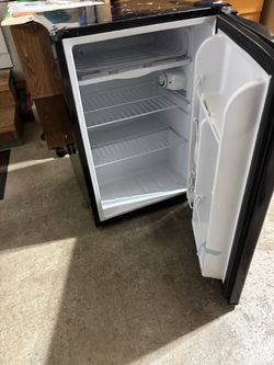 Igloo Black Mini Fridge