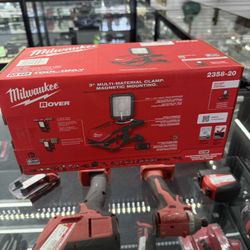 Milwaukee Clamp Light 💡 (WMP017541)