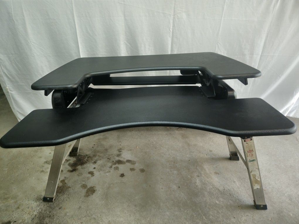 Standing Desk with Foot Pad