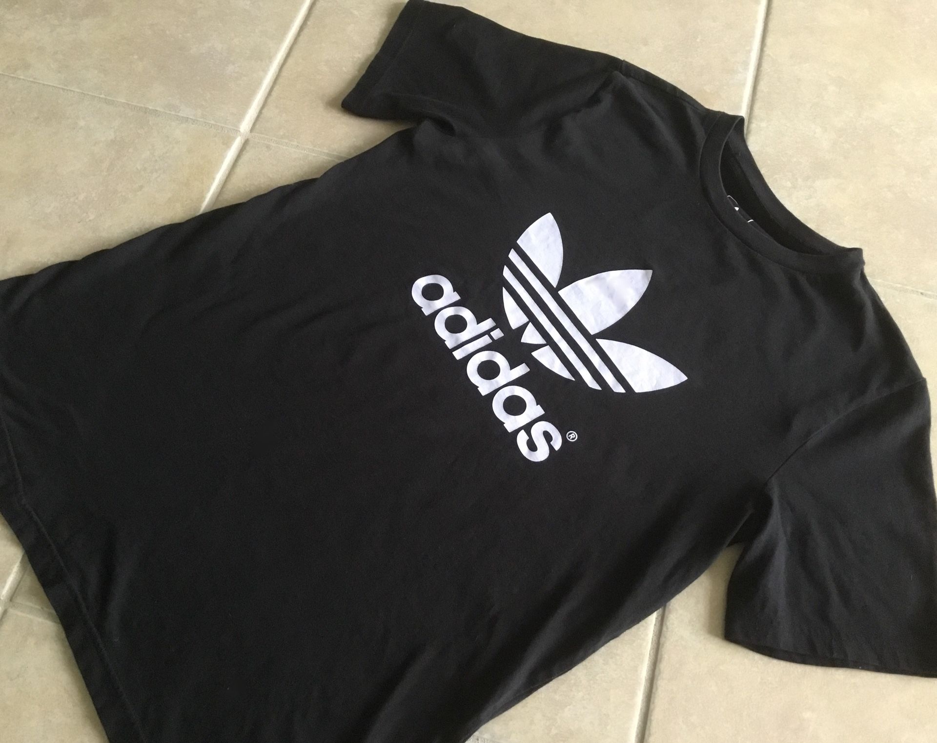 Adidas T-Shirt (Youth XL) Perfect for back to school!