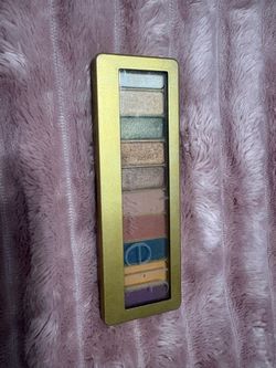 Eyeshadow Palette Gold Tin Case