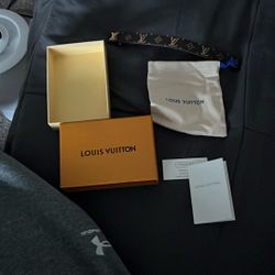 LV bracket Worn 2 Times With Authentication Papers 