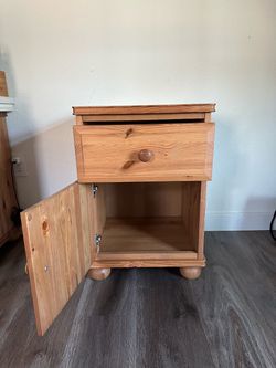 2 small night stands