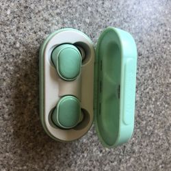 Perfect For Xmas 🎄 Bluetooth Wireless Headphones Skull 💀 Candy Brand  - Similar To Beats 🎧 By Dre Or Bose . Must Come To Huntington Beach