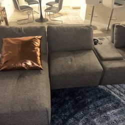 7 Piece Sectional With Speakers 