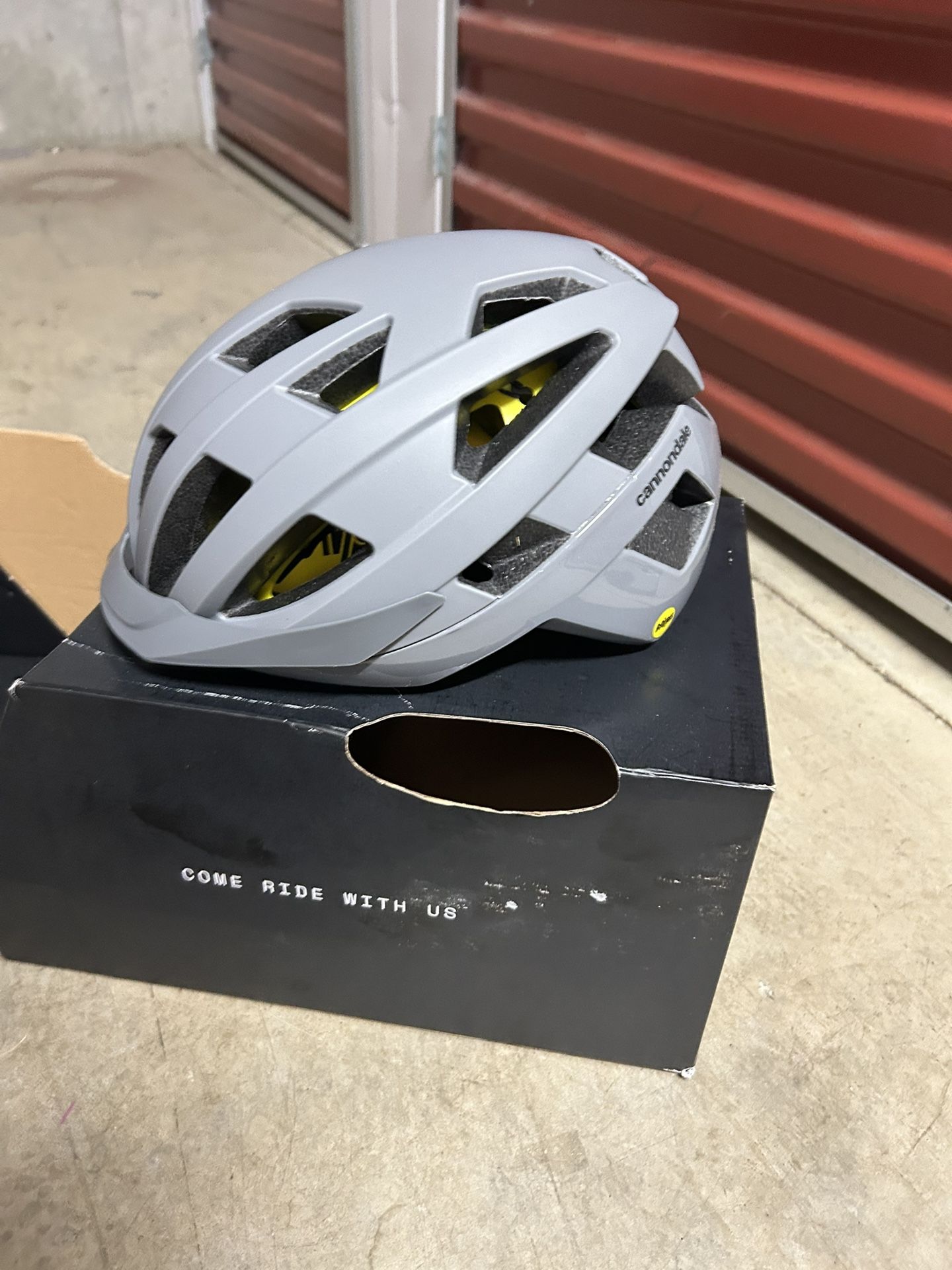 Cannondale Junction Helmet. **BRAND NEW**