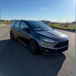 2018 Ford Focus ST