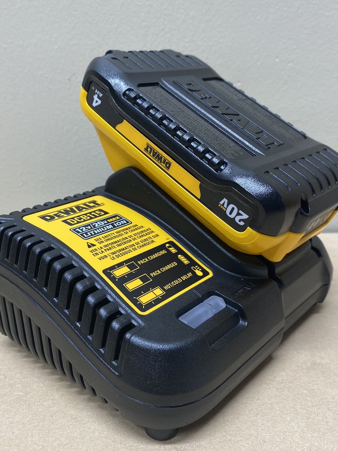 New! 20-Volt MAX Lithium-Ion 4.0 Ah Compact Battery Pack With Charger