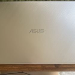 ASUS Vivobook 712e